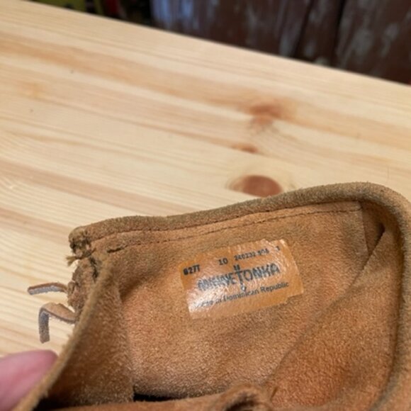 Minnetonka tan suede double fringed boots w/ medallions, 10, never worn - Picture 5 of 6